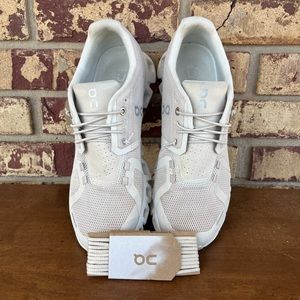 On cloud women’s shoes size 8.5